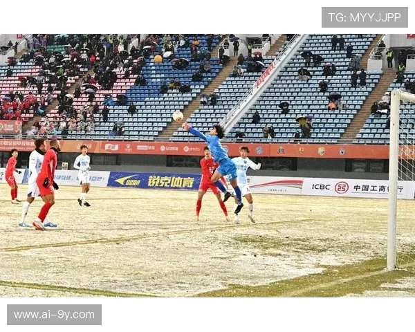 哈尔滨足球感恩节盛宴温暖开幕 球迷聚集共享足球激情与节日欢乐 哈尔滨足球感恩节盛宴温暖开幕 球迷聚集共享足球激情与节日欢乐